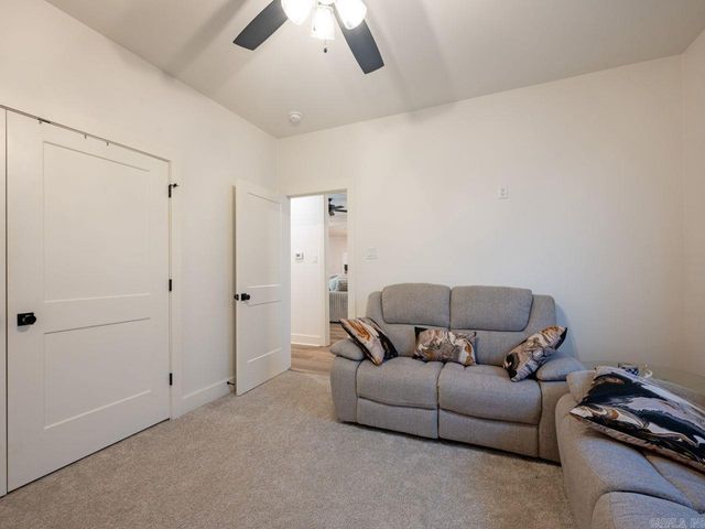 7921 S Shoreline Boulevard, Benton, AR 72019