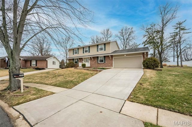 202 Wildbrier Drive, Ballwin, MO 63011