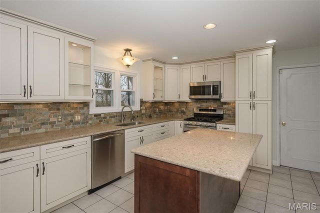 202 Wildbrier Drive, Ballwin, MO 63011