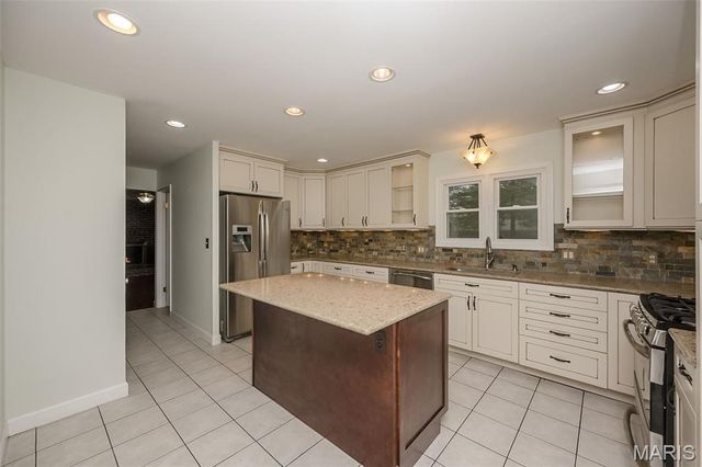 202 Wildbrier Drive, Ballwin, MO 63011