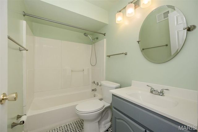 202 Wildbrier Drive, Ballwin, MO 63011