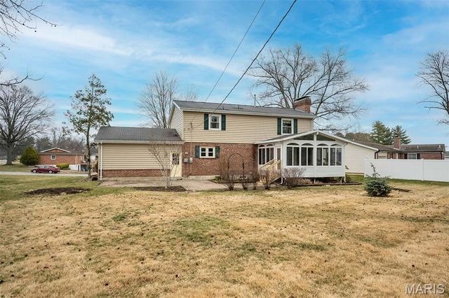 202 Wildbrier Drive, Ballwin, MO 63011