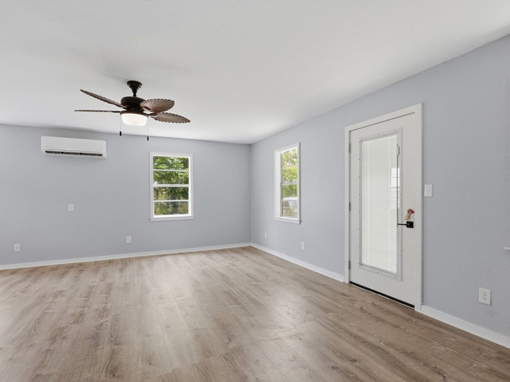 207 N 11th St, Fulton, TX 78358 — photo 4