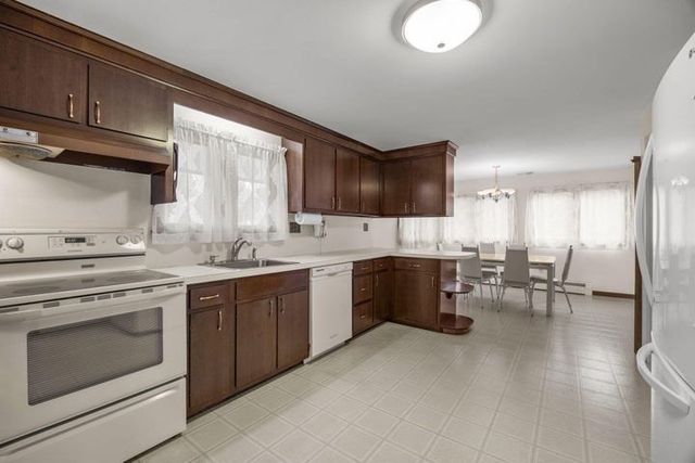 146 Hillside Dr, Barnstable, MA 02632