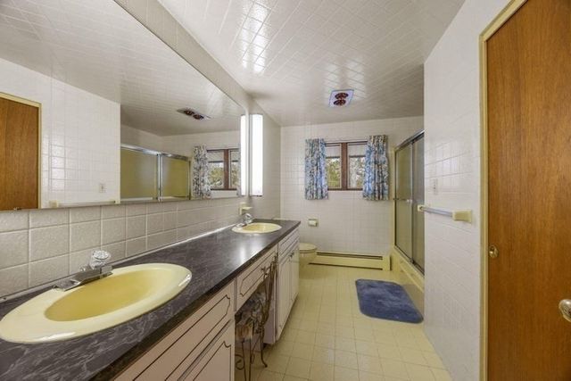 146 Hillside Dr, Barnstable, MA 02632