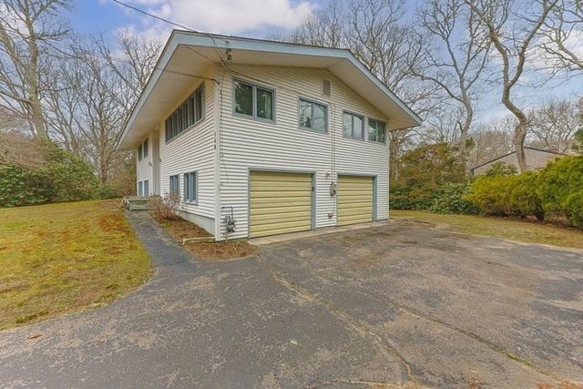 146 Hillside Dr, Barnstable, MA 02632