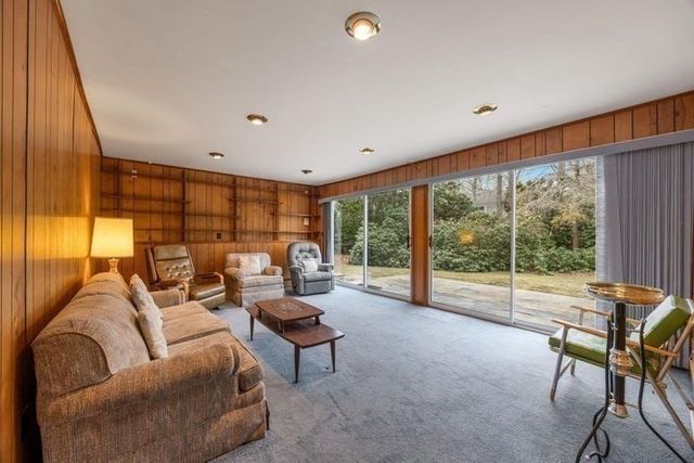 146 Hillside Dr, Barnstable, MA 02632