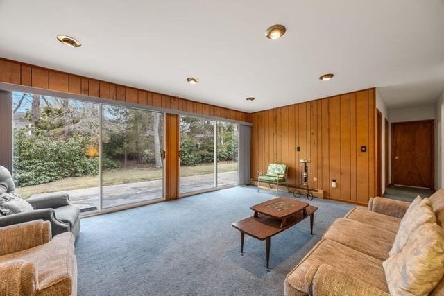 146 Hillside Dr, Barnstable, MA 02632