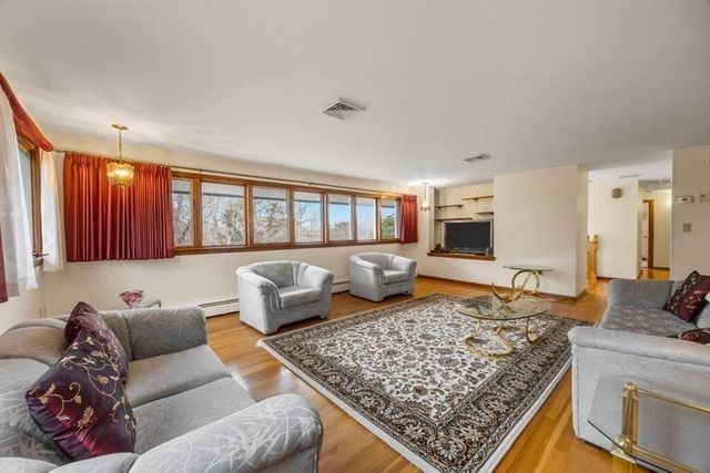 146 Hillside Dr, Barnstable, MA 02632