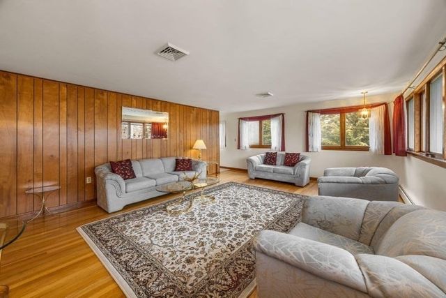 146 Hillside Dr, Barnstable, MA 02632