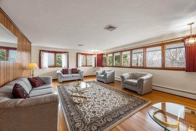 146 Hillside Dr, Barnstable, MA 02632