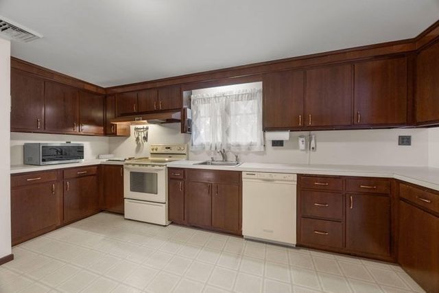 146 Hillside Dr, Barnstable, MA 02632