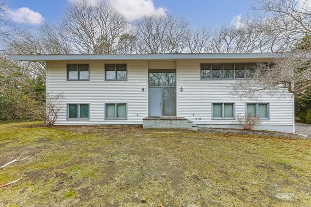 146 Hillside Dr, Barnstable, MA 02632