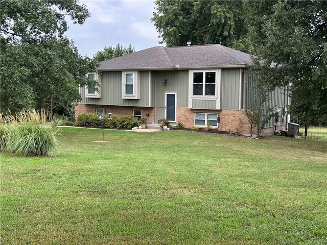 20212 Golden Road, Linwood, KS 66052