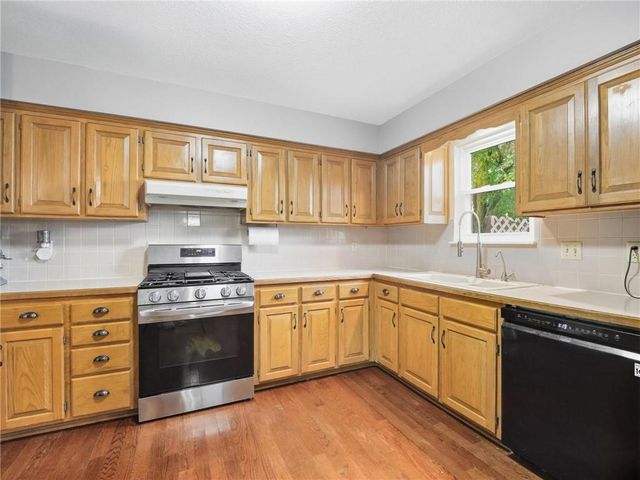 20212 Golden Road, Linwood, KS 66052