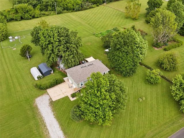 20212 Golden Road, Linwood, KS 66052