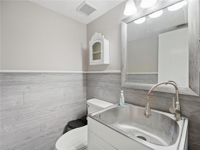 20212 Golden Road, Linwood, KS 66052