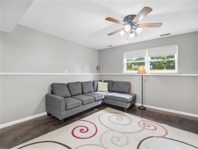 20212 Golden Road, Linwood, KS 66052