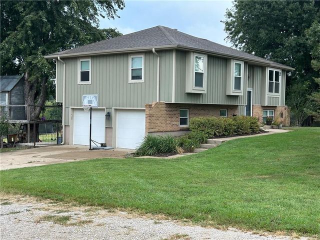 20212 Golden Road, Linwood, KS 66052