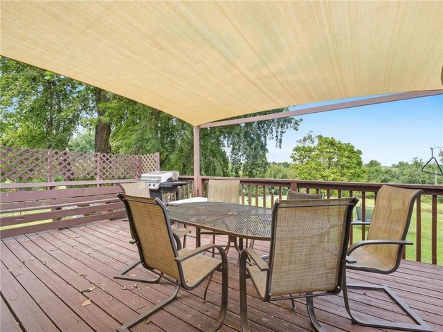 20212 Golden Road, Linwood, KS 66052