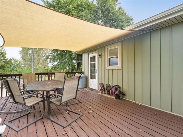 20212 Golden Road, Linwood, KS 66052