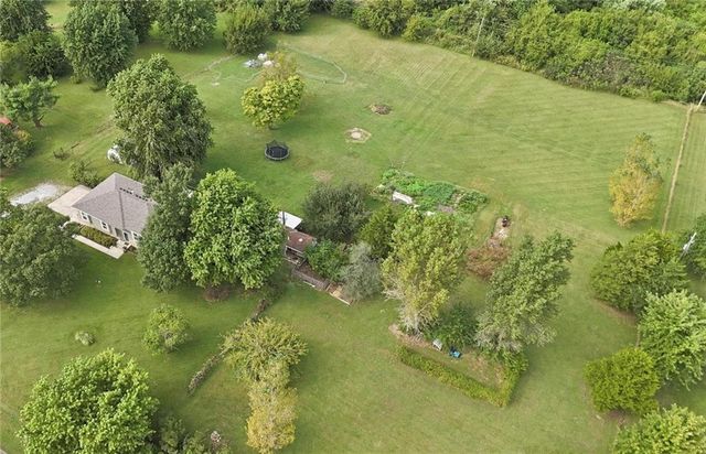 20212 Golden Road, Linwood, KS 66052