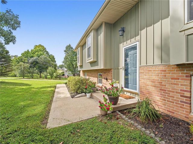 20212 Golden Road, Linwood, KS 66052
