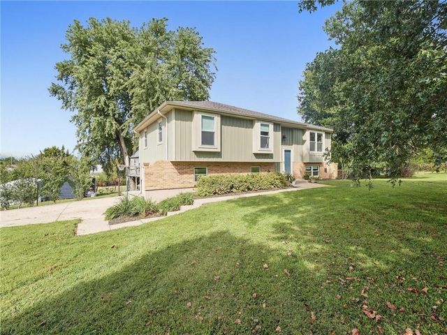 20212 Golden Road, Linwood, KS 66052