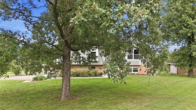 20212 Golden Road, Linwood, KS 66052