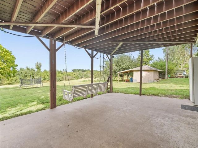 20212 Golden Road, Linwood, KS 66052