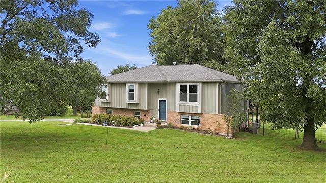20212 Golden Road, Linwood, KS 66052