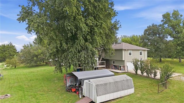 20212 Golden Road, Linwood, KS 66052