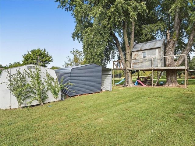 20212 Golden Road, Linwood, KS 66052