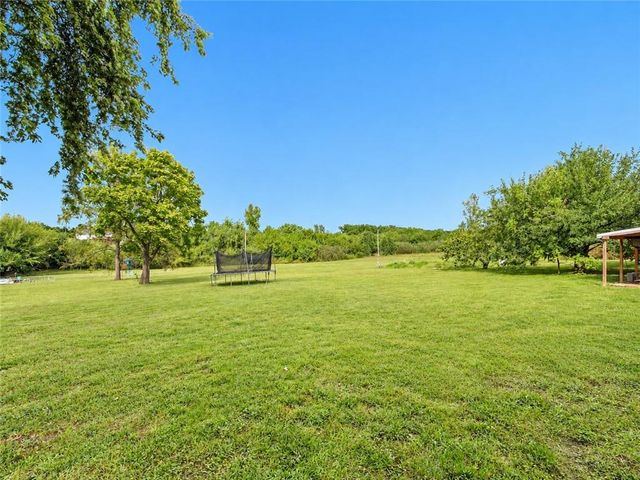 20212 Golden Road, Linwood, KS 66052