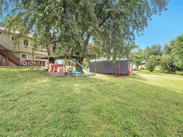 20212 Golden Road, Linwood, KS 66052