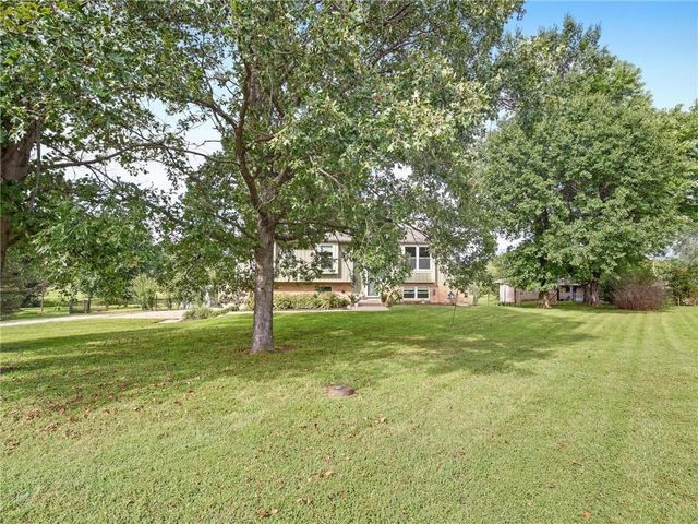 20212 Golden Road, Linwood, KS 66052