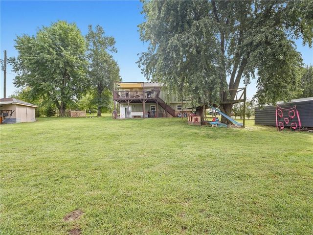 20212 Golden Road, Linwood, KS 66052