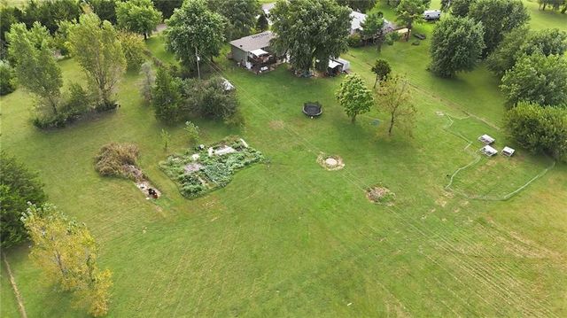 20212 Golden Road, Linwood, KS 66052