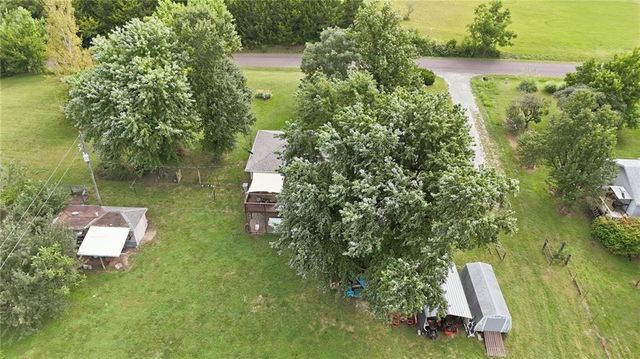 20212 Golden Road, Linwood, KS 66052