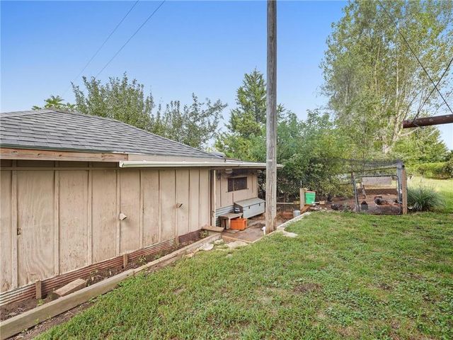 20212 Golden Road, Linwood, KS 66052