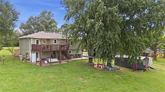 20212 Golden Road, Linwood, KS 66052