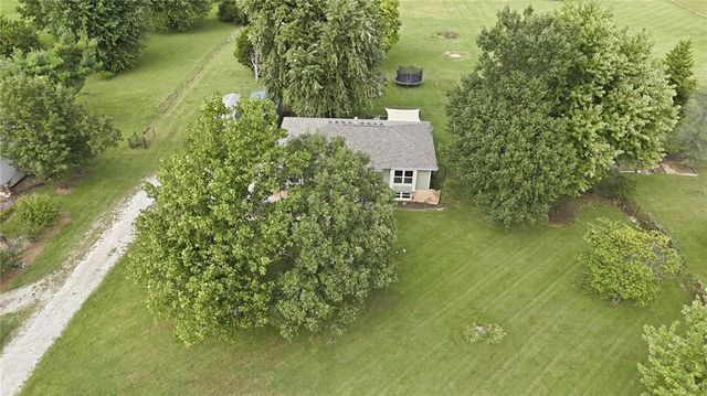 20212 Golden Road, Linwood, KS 66052