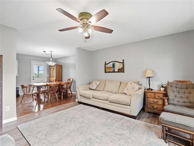 20212 Golden Road, Linwood, KS 66052