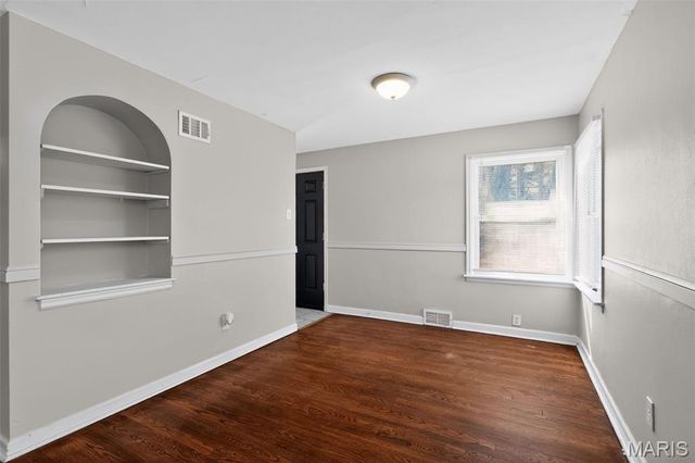 33 S Dellwood Avenue, St Louis, MO 63135