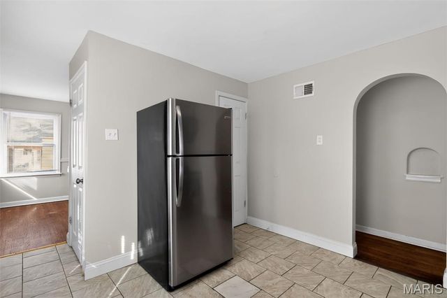 33 S Dellwood Avenue, St Louis, MO 63135