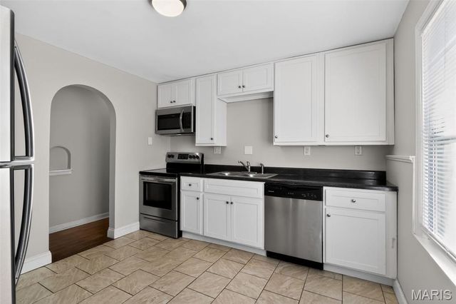 33 S Dellwood Avenue, St Louis, MO 63135