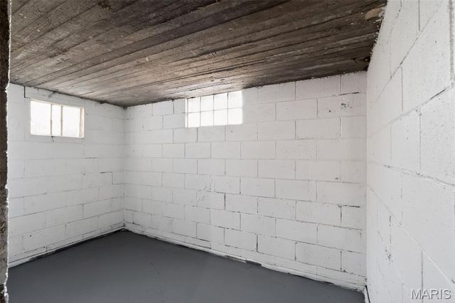 33 S Dellwood Avenue, St Louis, MO 63135