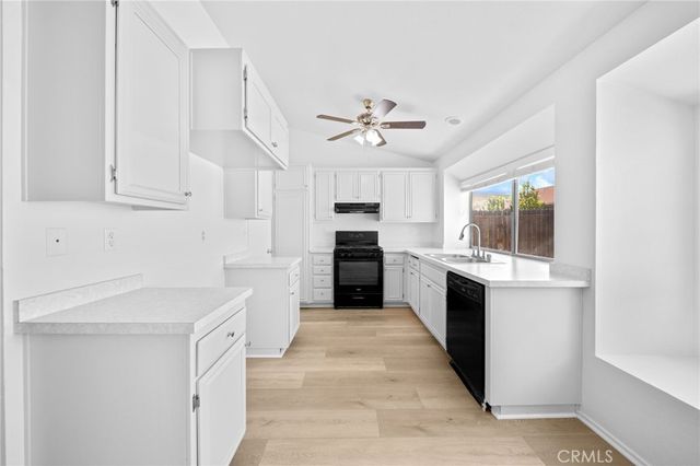 42 Whirlaway, Perris, CA 92571