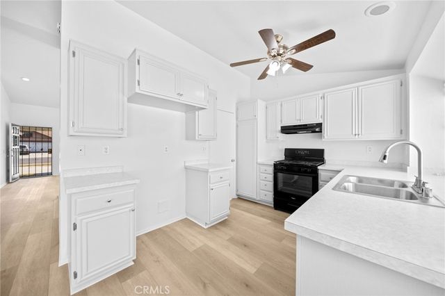 42 Whirlaway, Perris, CA 92571