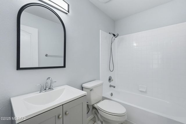 1568 W Camino Acierto, Sahuarita, AZ 85629